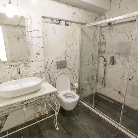 Bueyuekada Port 호텔 아달라르