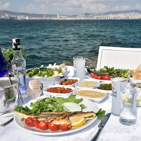 Bueyuekada Port 호텔 아달라르