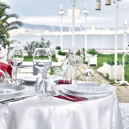 호텔 Bueyuekada Port 아달라르