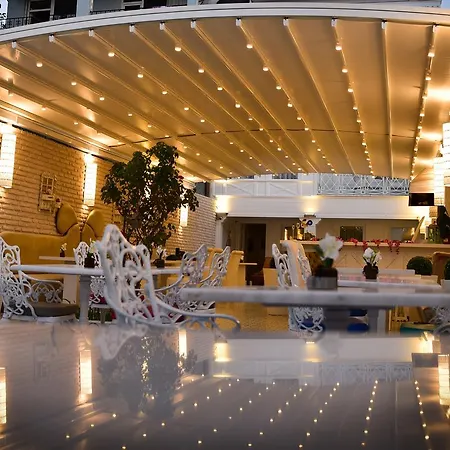 Hotel Bueyuekada Port