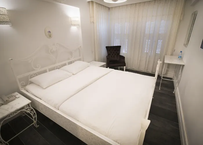 Bueyuekada Port Hotel