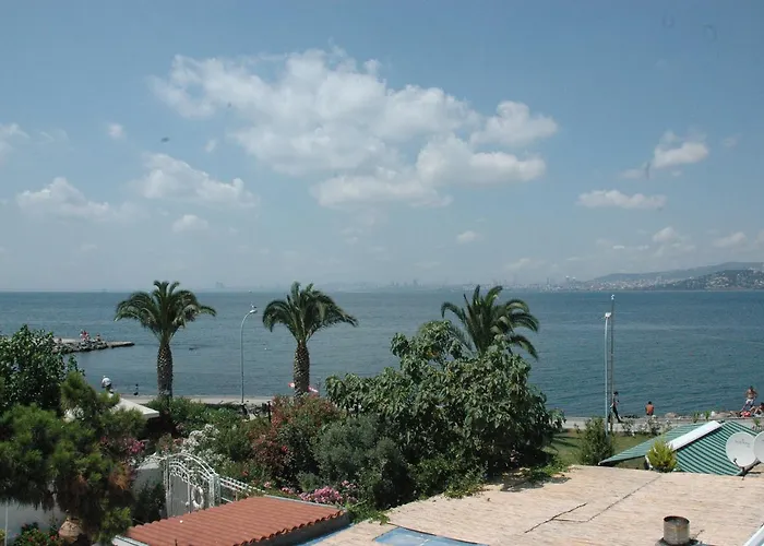 Bueyuekada Port Hotel